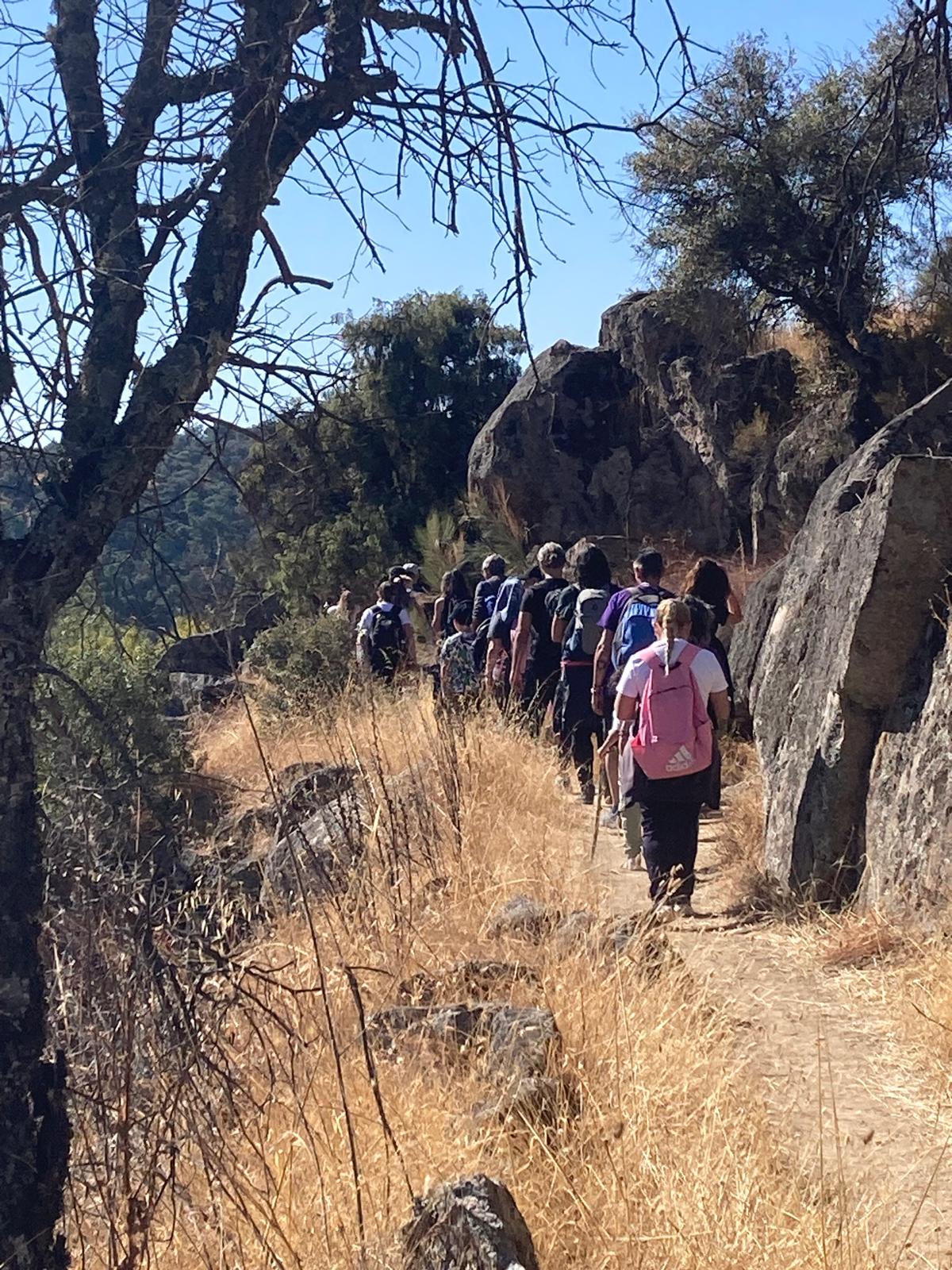Familias disfrutando al final de la ruta
